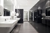 [KEMMLIT - Cabines sanitaires NOXX smart : Lumineuses et élégantes, les cloisons en verre sont de plus en plus utilisées dans les espaces sanitaires]