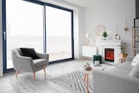 Le coulissant PVC VEKASLIDE Hi-5 réunit les atouts d’un système coulissant et ceux d’une menuiserie à frappe.