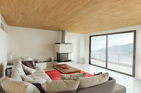 Le coulissant PVC VEKASLIDE Hi-5 réunit les atouts d’un système coulissant et ceux d’une menuiserie à frappe.